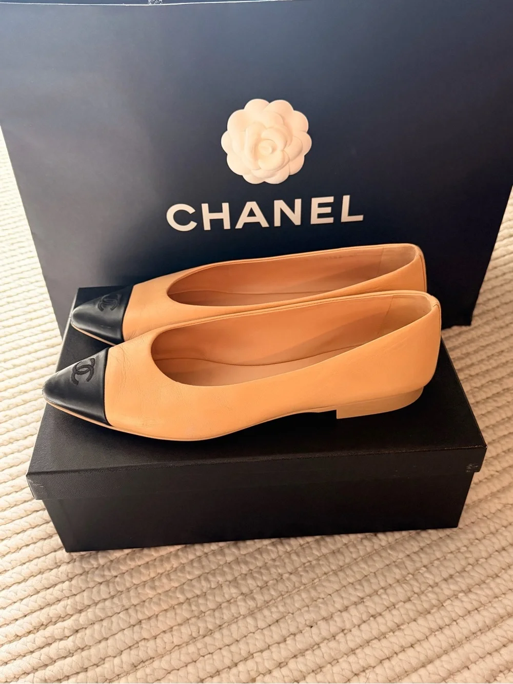 CHANEL Lambskin Beige Leather Flats with Black Cap Toe sz 40